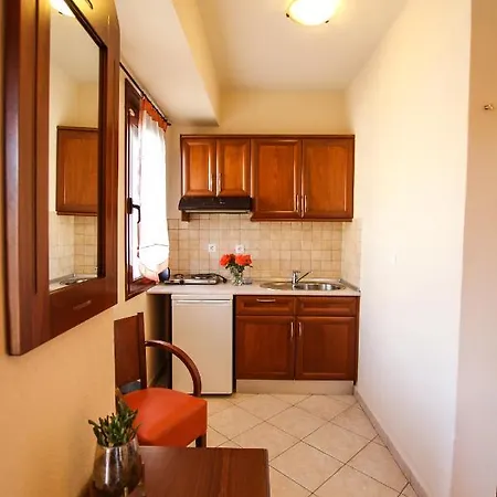 Xenonas Apollon 公寓式酒店